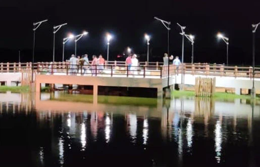 Integruotas saulės gatvių apšvietimas